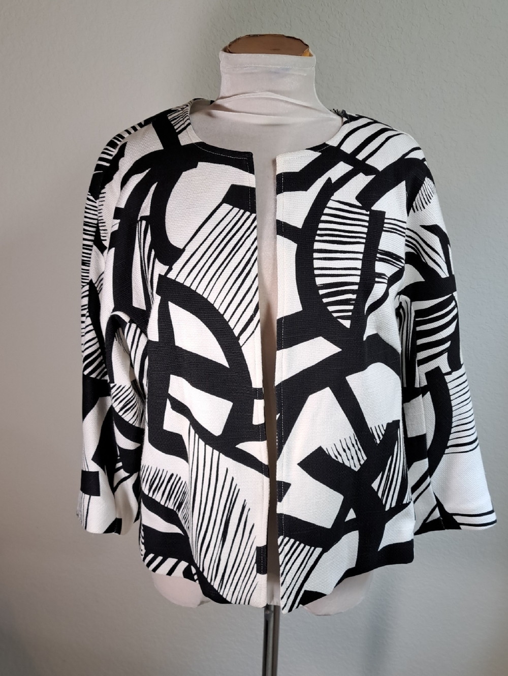 Chico’s Women’s NWT Black & White Graphic Open Jacket Blazer Large Collarless